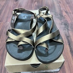 Olukai sandals